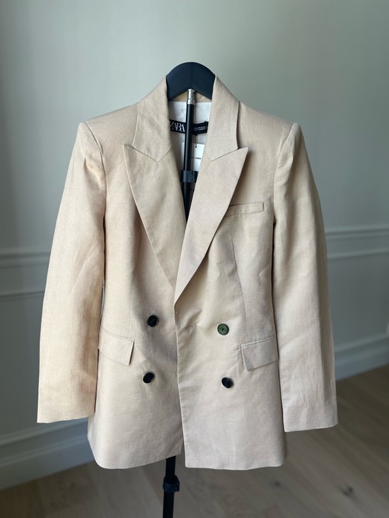 Zara Jackets & Blazers - ZARA Neutral LINEN Cream
Double-Breasted Blazer